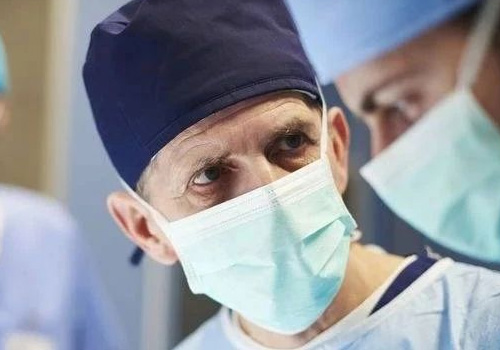 疫情期间眼部手术需要戴口罩吗？利弊如何取舍？