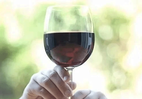 少量或适量饮用葡萄酒可降低白内障风险