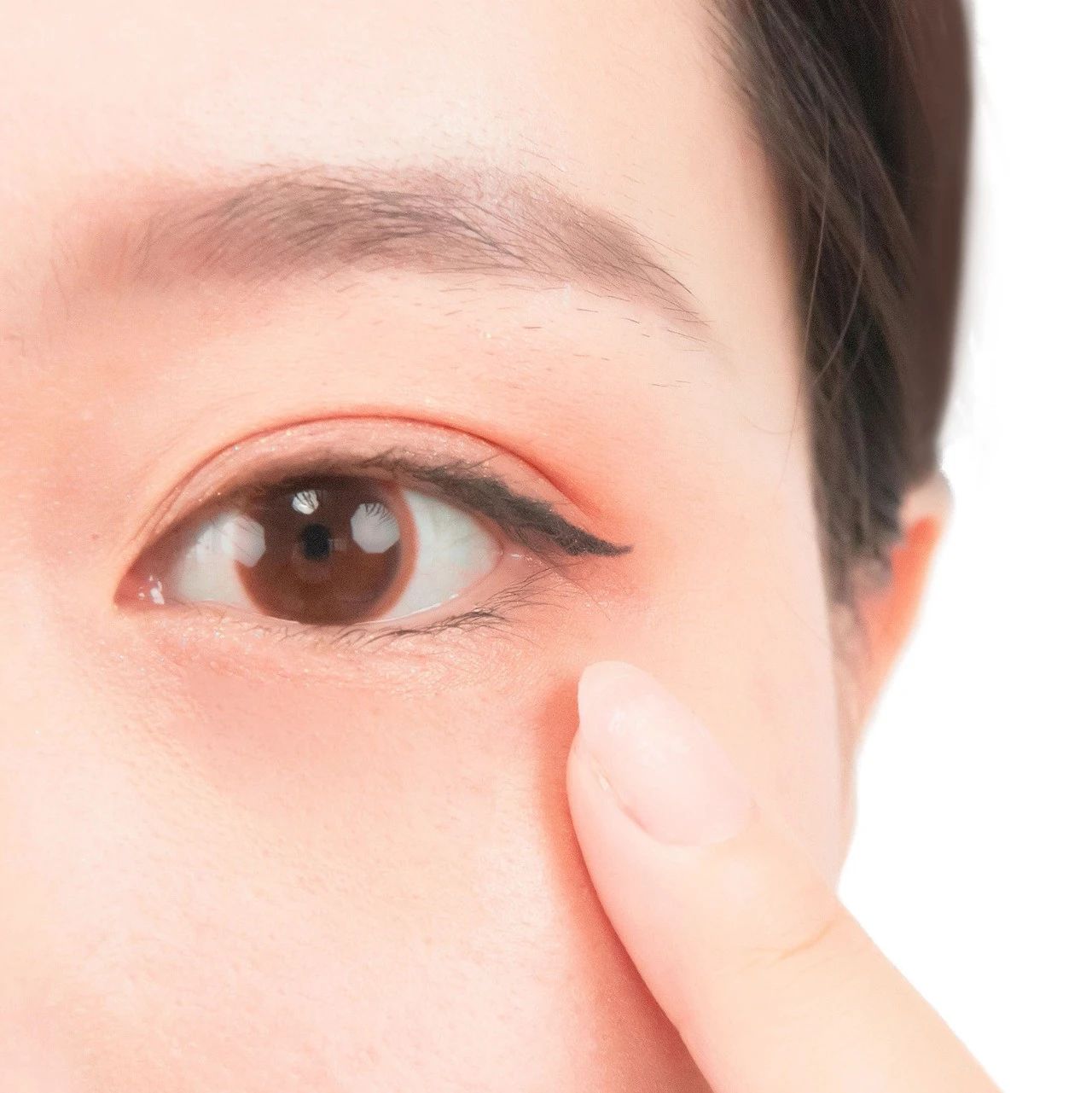 屈光手术后持续性眼部疼痛与哪些因素相关？